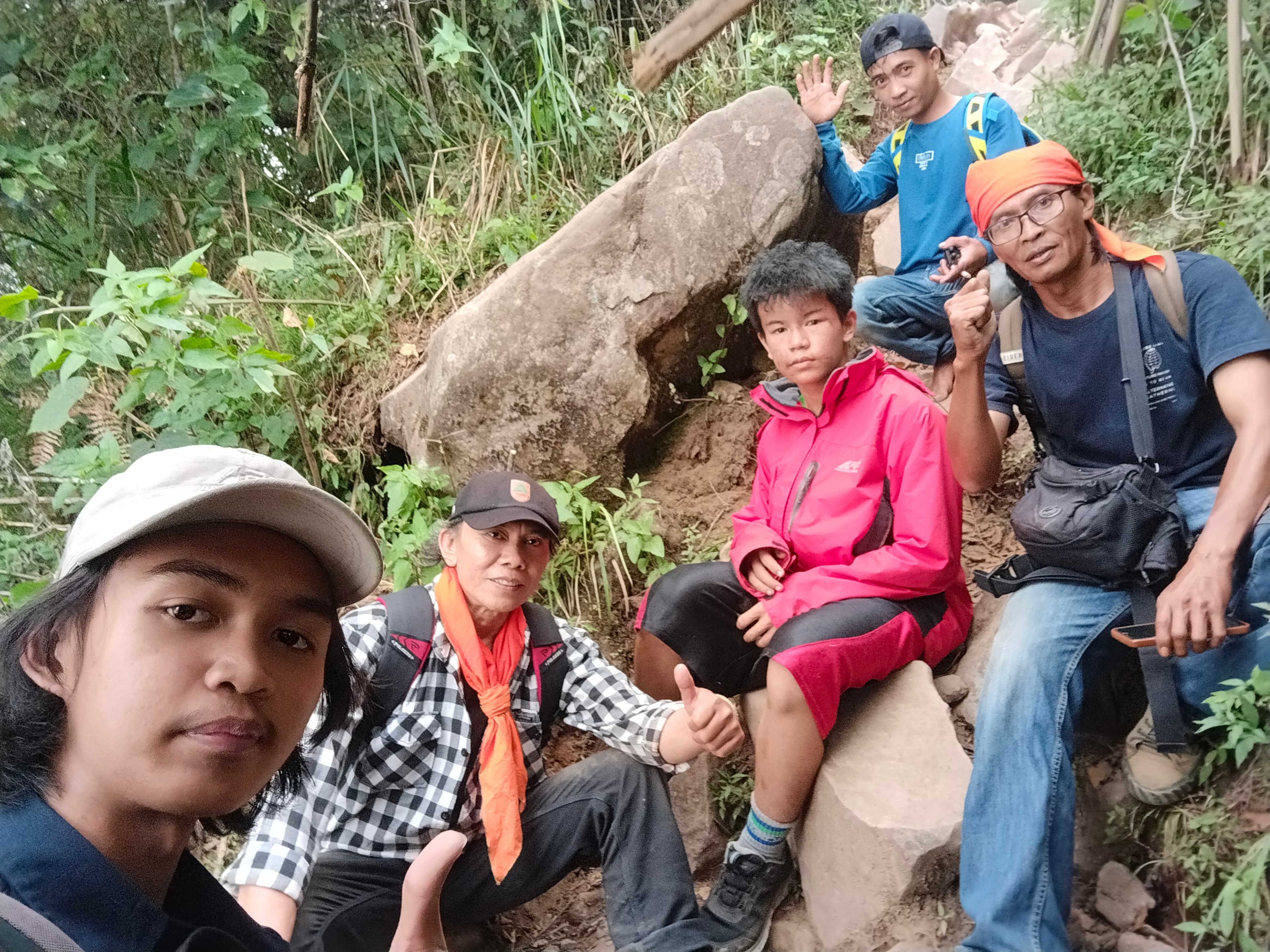 Aksi Heroik Anggota Gemarawana Bantu Selamatkan Pendaki yang Jatuh ke Jurang di Gunung Puntang